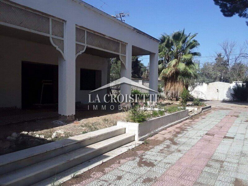 Villa plain-pied S+3 avec piscine à La Soukra